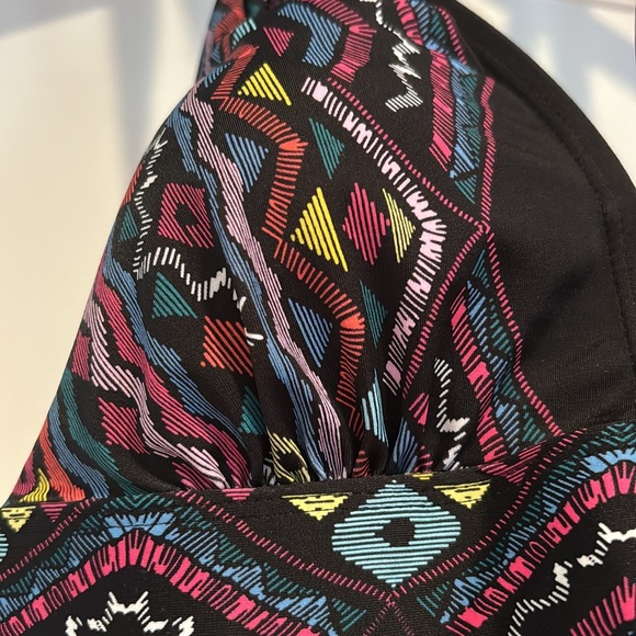 NWT Meet.Curve black & multicolored print halter top bikini top - Picture 3 of 11